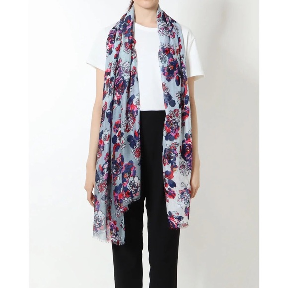 NWT VERA BRADLEY Super Soft Fringe Scarf Exuberant Floral - Picture 2 of 6